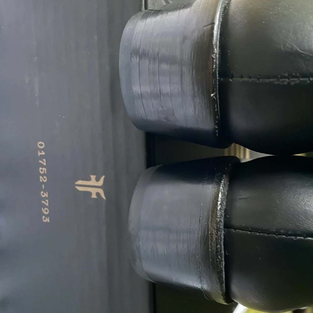 FRYE Carson Piping Bootie Like New!! Black Size 8 1/2